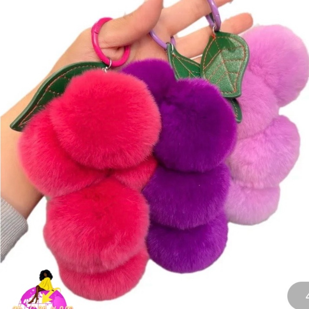Grapes Keychain different shades of purple ( 1 )